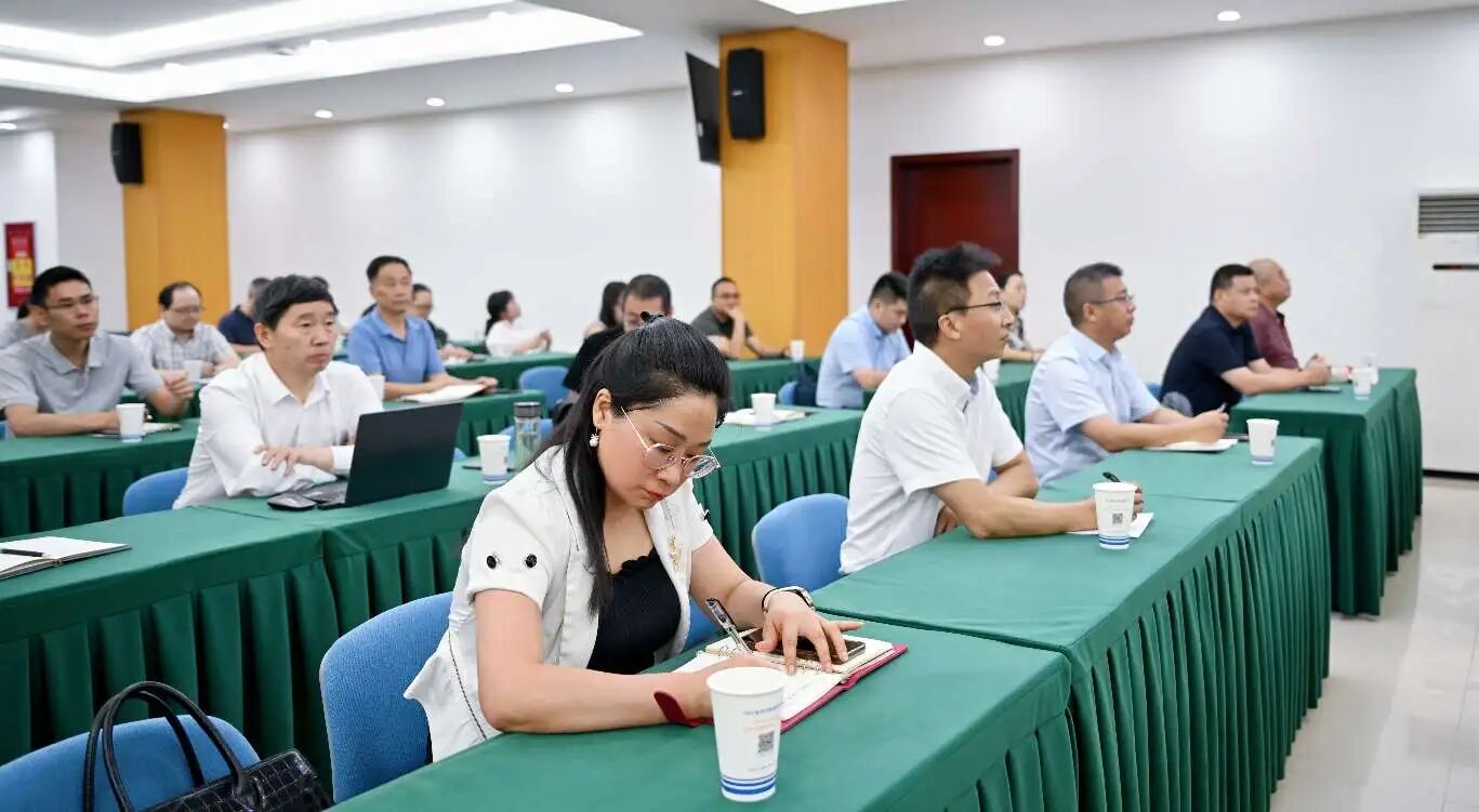 【协会动态】四川省经济和信息化厅举办经信行业全省性社会组织负责人专题讲座 深入贯彻省委十二届七次全会精神
