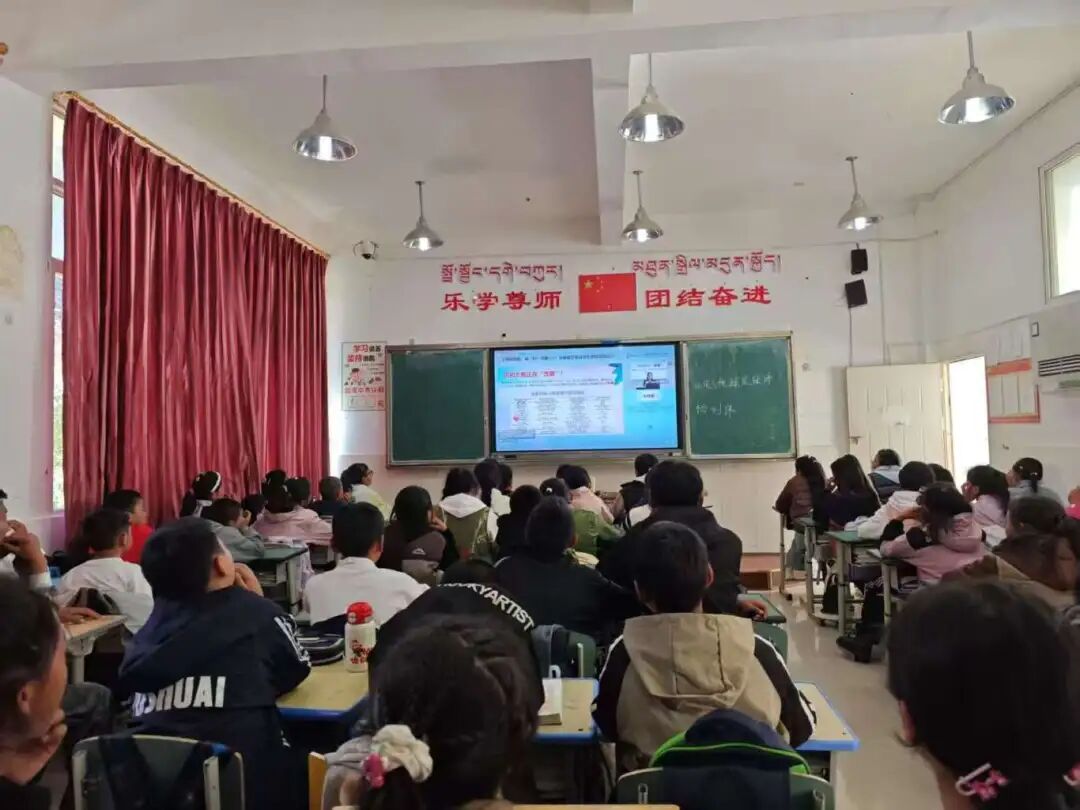 【协会动态】四川省大数据产业联合会携三方单位为德格两所中学送上青春期心理直播课